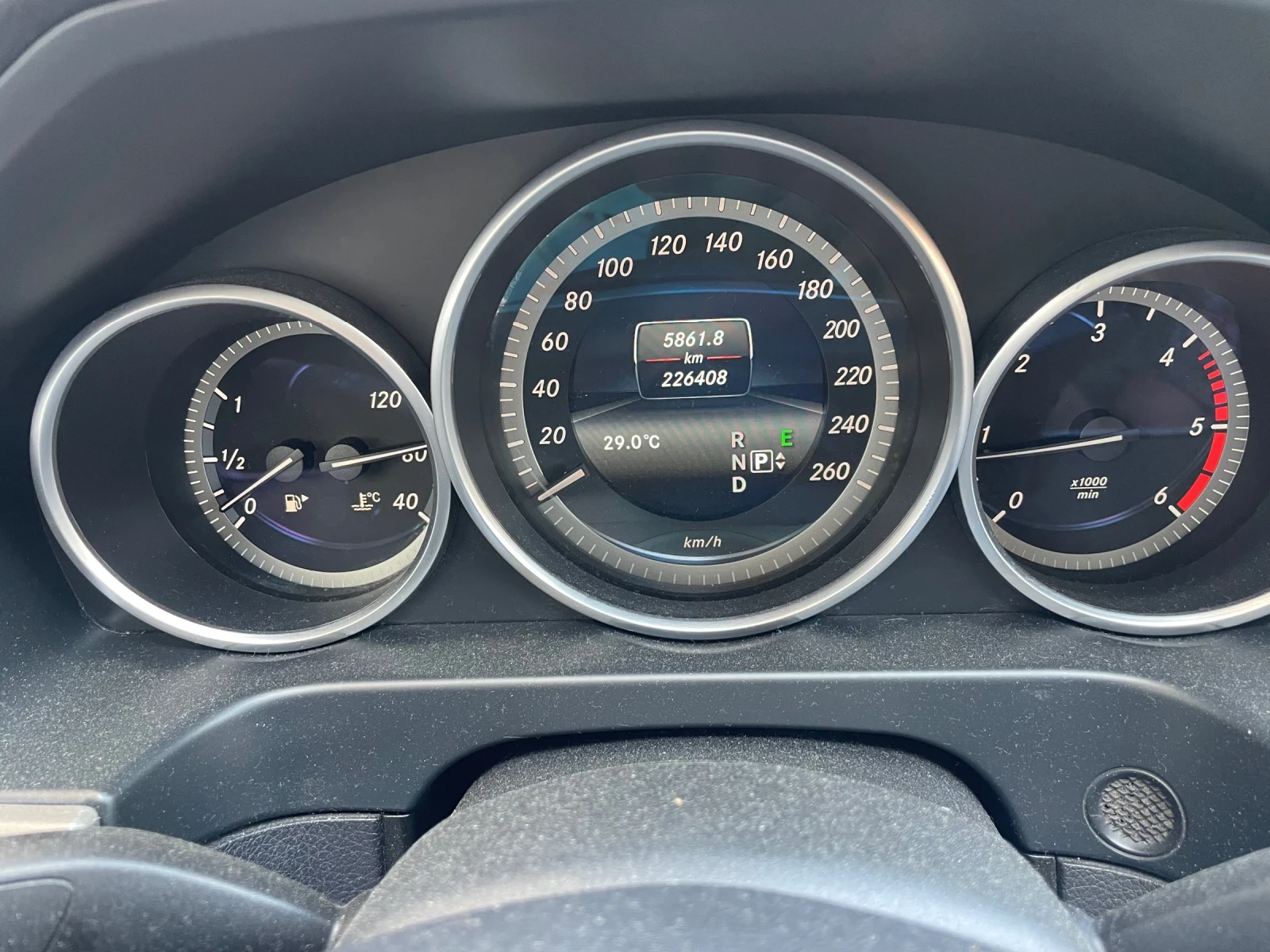 Mercedes-Benz E 200 Blueteс, снимка 8 - Автомобили и джипове - 55923228