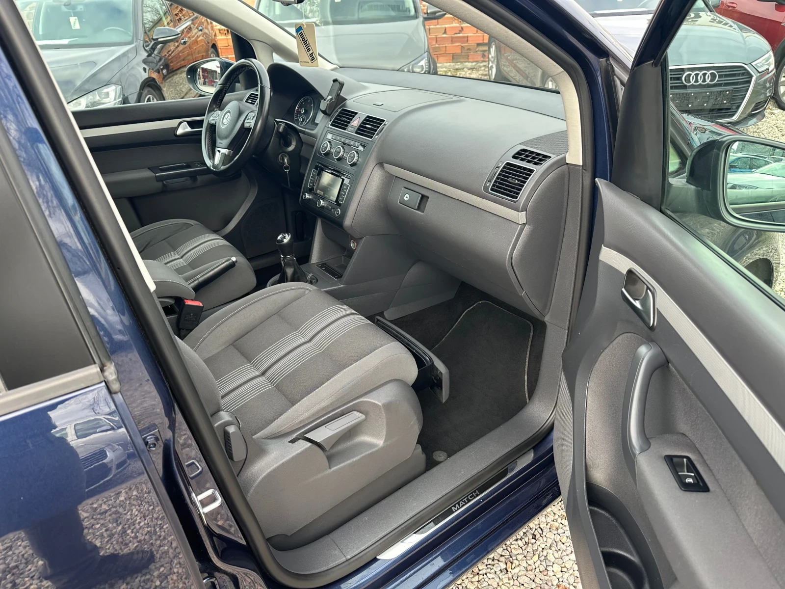 VW Touran 1.6TDI MATCH , снимка 13 - Автомобили и джипове - 56647085