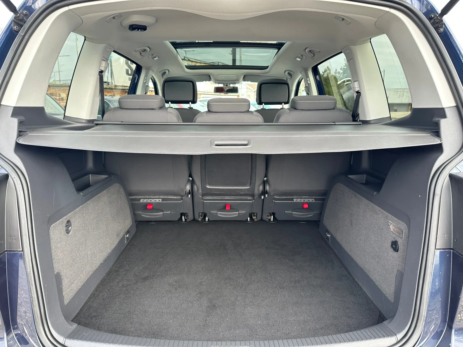 VW Touran 1.6TDI MATCH , снимка 5 - Автомобили и джипове - 56647085