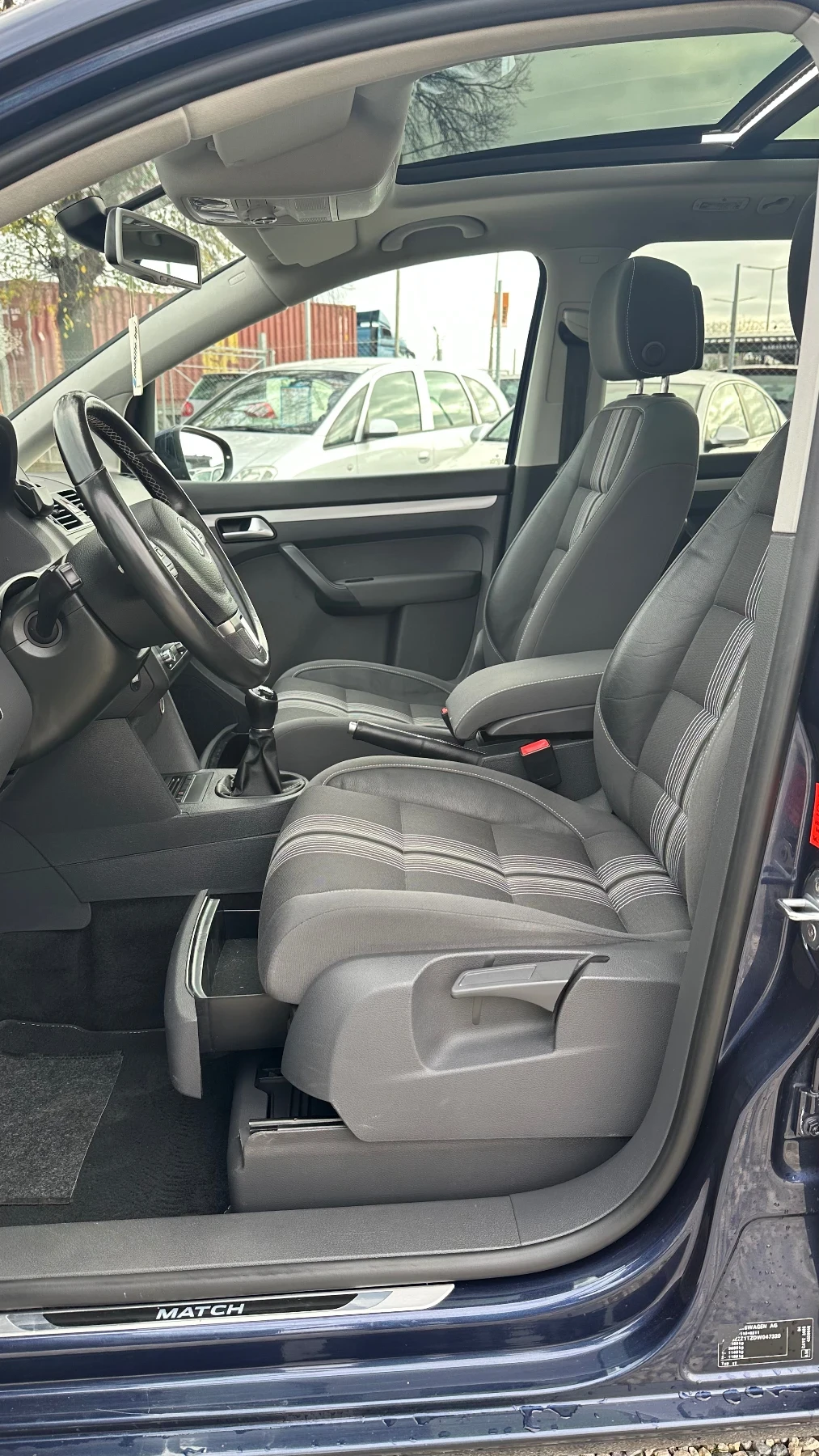 VW Touran 1.6TDI MATCH , снимка 9 - Автомобили и джипове - 56647085