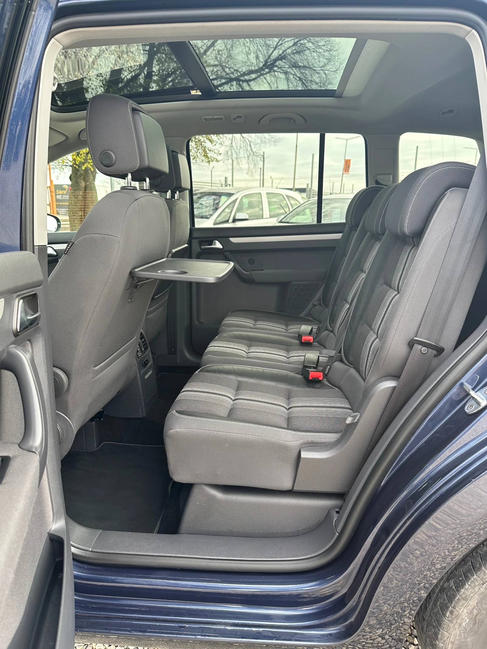 VW Touran 1.6TDI MATCH , снимка 6 - Автомобили и джипове - 56647085