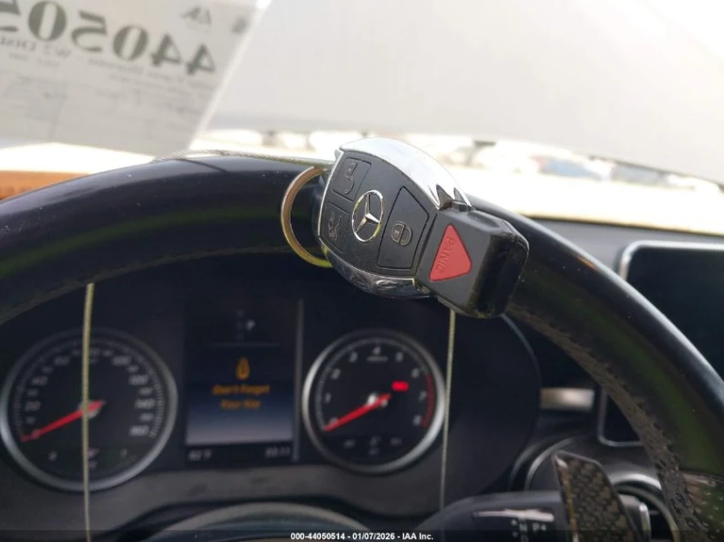 Mercedes-Benz GLC 300 2.0L I-4 DI, DOHC, VVT, TURBO, 241HP 4X2 Drive, снимка 3 - Автомобили и джипове - 53235068