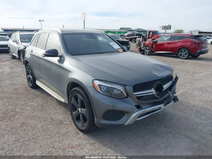 Mercedes-Benz GLC 300 2.0L I-4 DI, DOHC, VVT, TURBO, 241HP 4X2 Drive, снимка 1