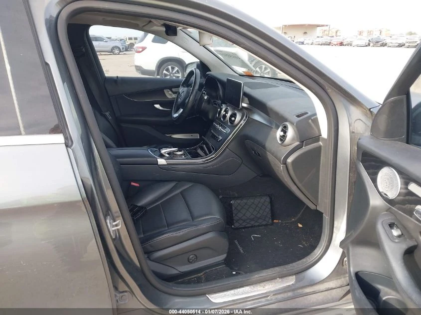 Mercedes-Benz GLC 300 2.0L I-4 DI, DOHC, VVT, TURBO, 241HP 4X2 Drive | Mobile.bg � ����������� 10