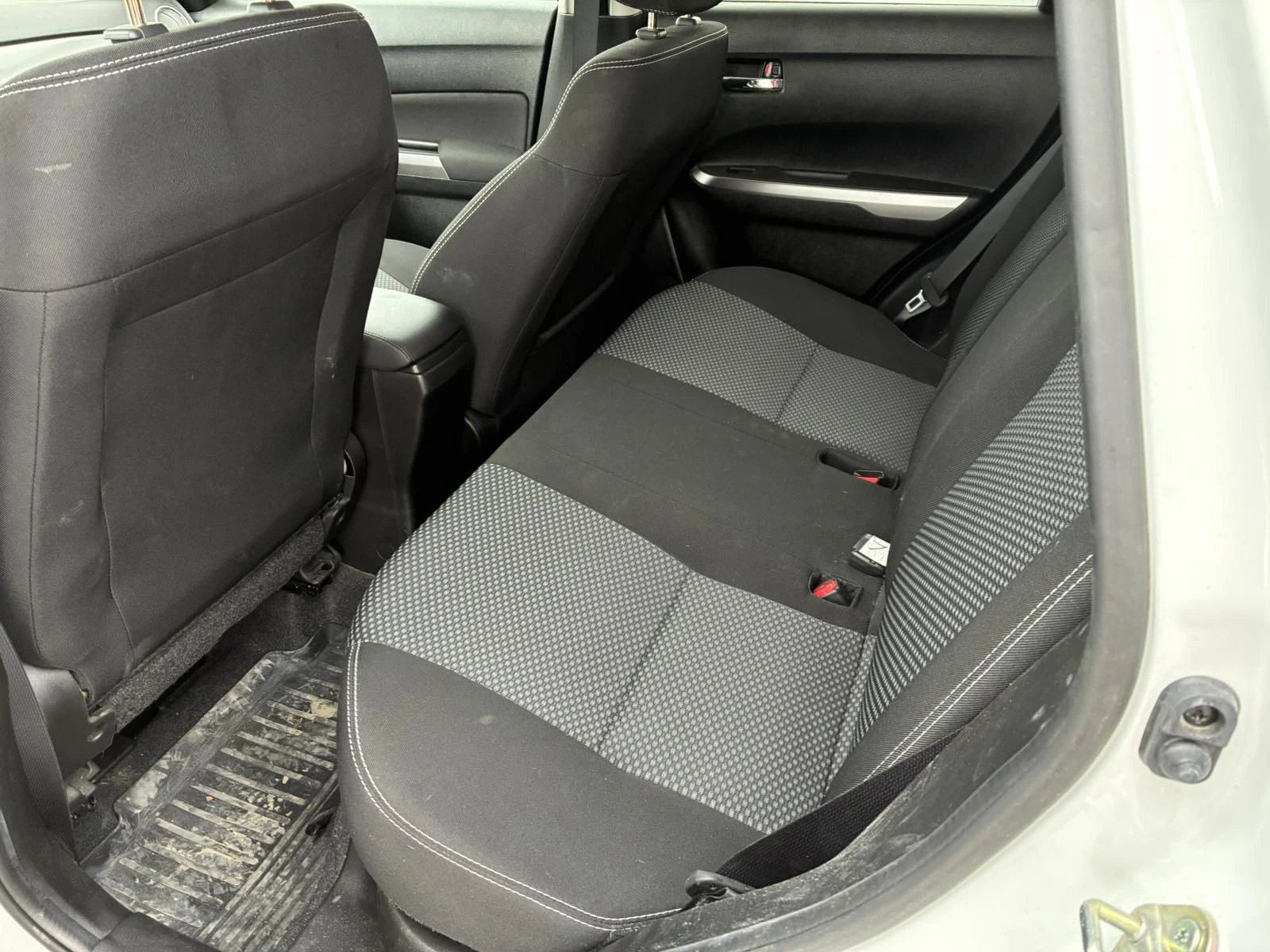 Suzuki Vitara, снимка 5 - Автомобили и джипове - 54358954