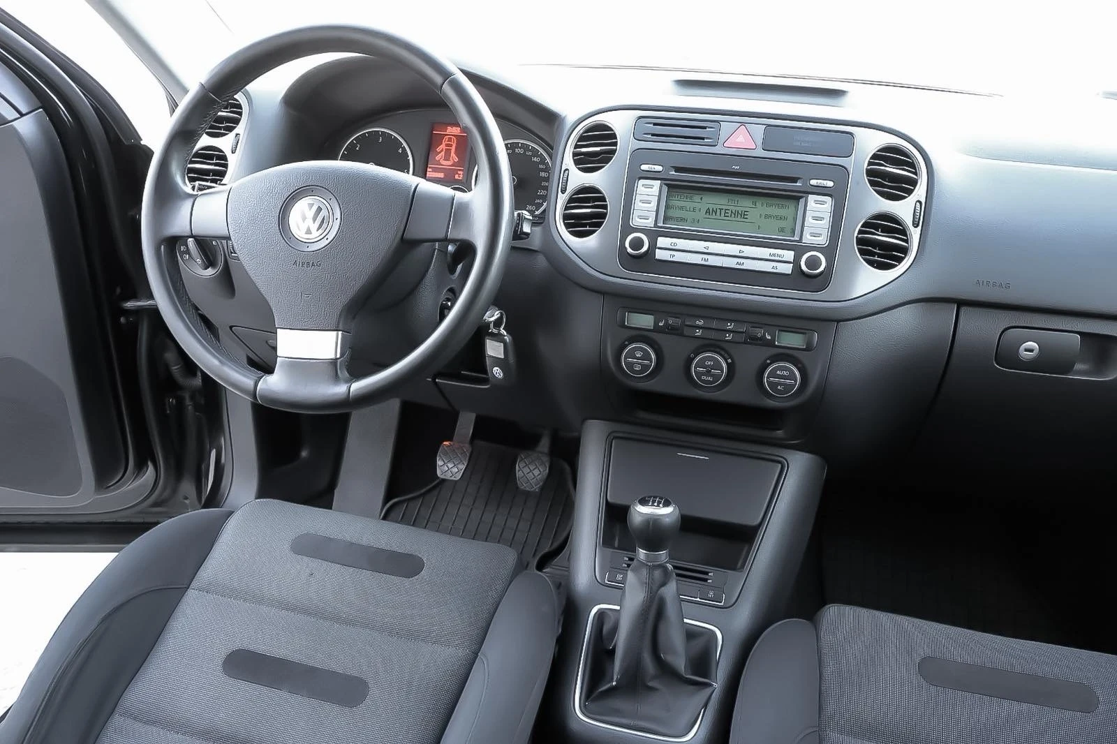 VW Tiguan 2.0 TDI 4x4 | Mobile.bg � ����������� 8