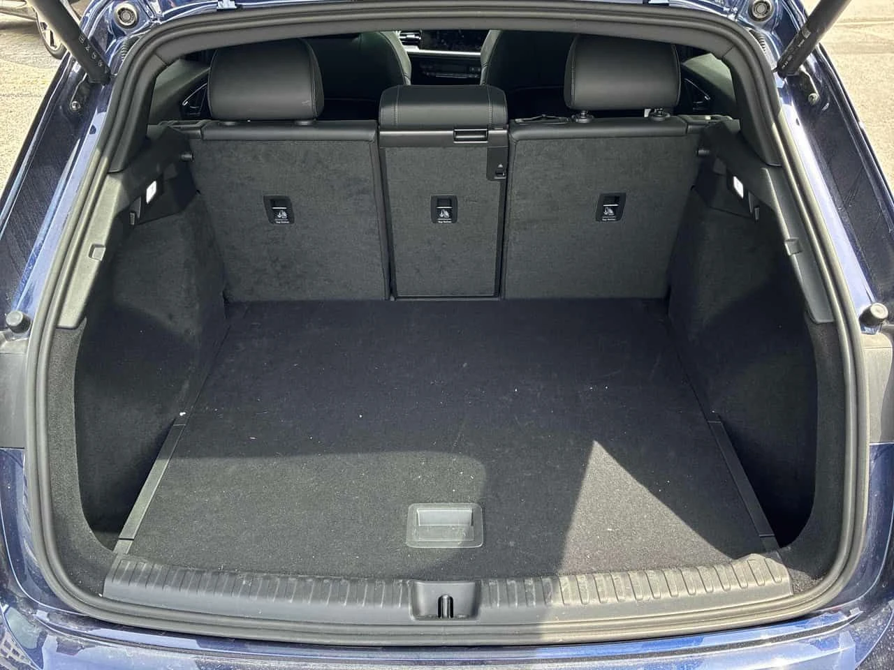 Audi Q4 * Progressiv * CARFAX * БЕЗ ПЪРВОНАЧАЛНА ВНОСКА, снимка 11 - Автомобили и джипове - 54799689