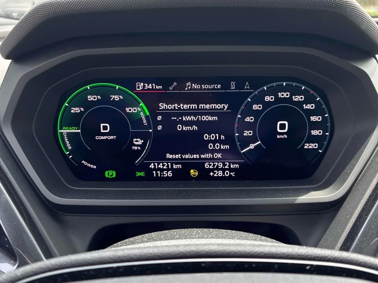 Audi Q4 * Progressiv * CARFAX * БЕЗ ПЪРВОНАЧАЛНА ВНОСКА, снимка 8 - Автомобили и джипове - 54799689