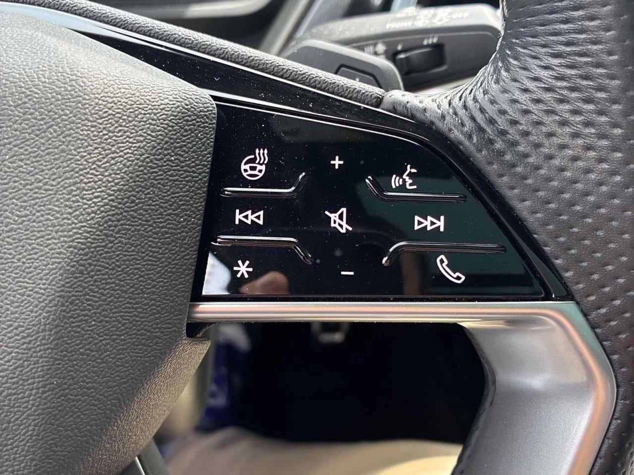 Audi Q4 * Progressiv * CARFAX * БЕЗ ПЪРВОНАЧАЛНА ВНОСКА, снимка 17 - Автомобили и джипове - 54799689