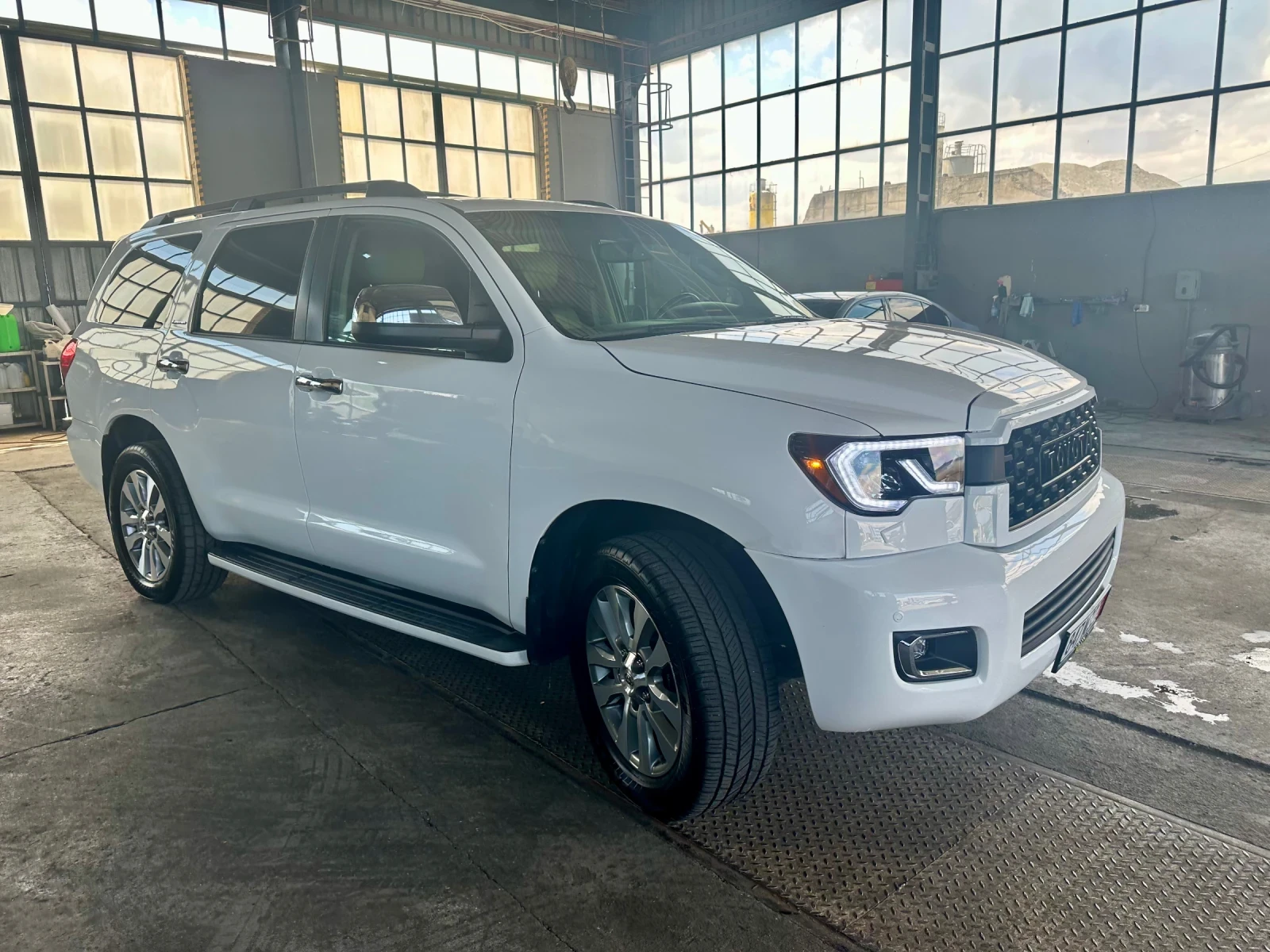 Toyota Sequoia 5.7 4х4, снимка 4 - Автомобили и джипове - 55386341