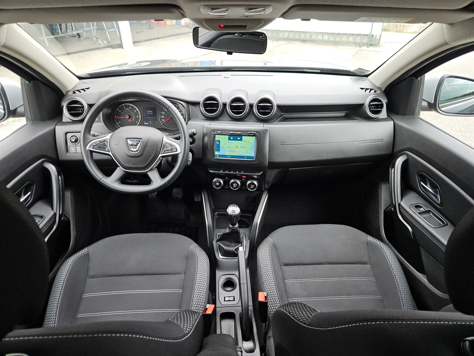 Dacia Duster 1.6i/GPL/115k.c/LED/ACC/NAVI/КАМЕРА/БЛУТУТ/EURO 6B, снимка 10 - Автомобили и джипове - 56161479