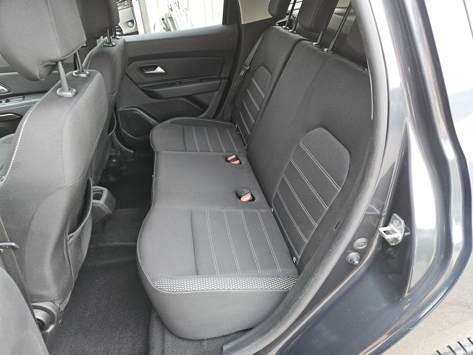 Dacia Duster 1.6i/GPL/115k.c/LED/ACC/NAVI/КАМЕРА/БЛУТУТ/EURO 6B, снимка 16 - Автомобили и джипове - 56161479