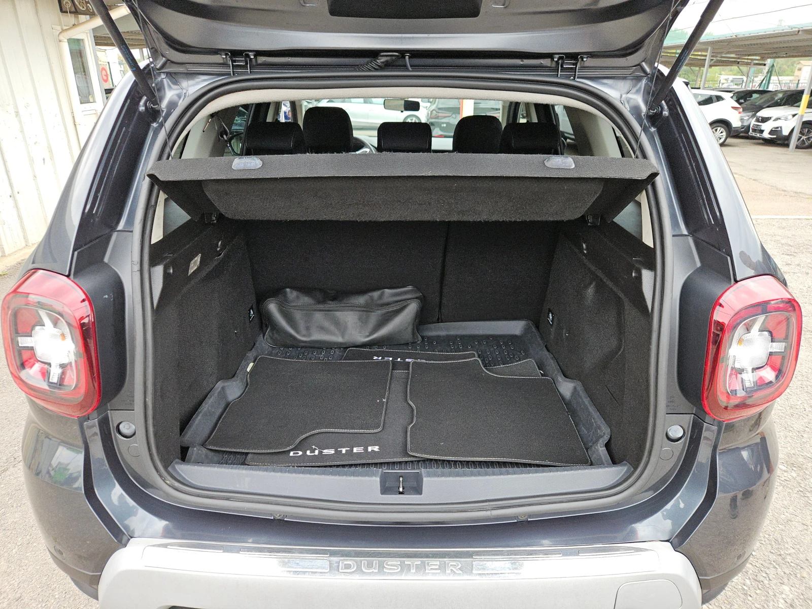 Dacia Duster 1.6i/GPL/115k.c/LED/ACC/NAVI/КАМЕРА/БЛУТУТ/EURO 6B, снимка 4 - Автомобили и джипове - 56161479