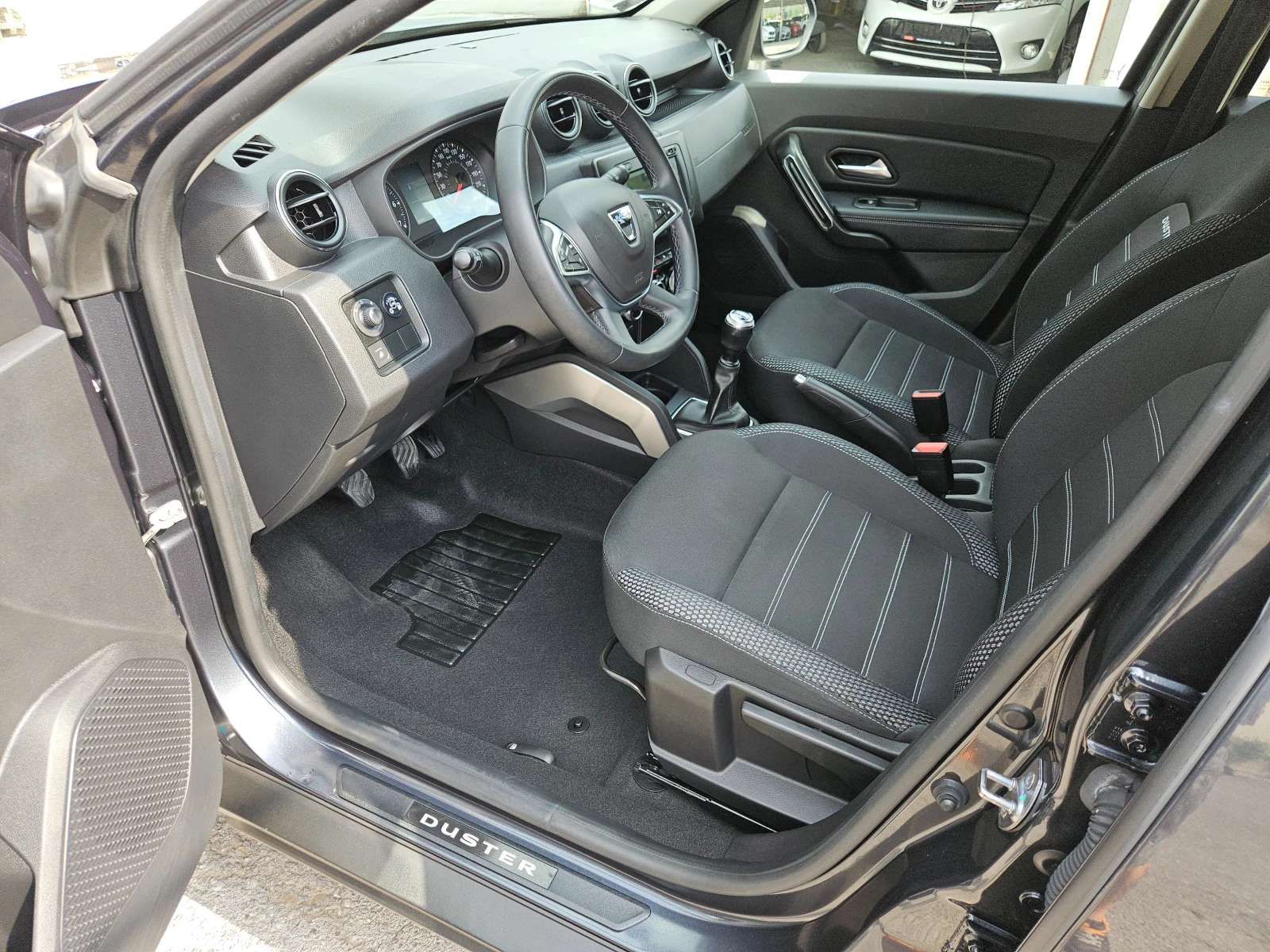 Dacia Duster 1.6i/GPL/115k.c/LED/ACC/NAVI/КАМЕРА/БЛУТУТ/EURO 6B, снимка 9 - Автомобили и джипове - 56161479