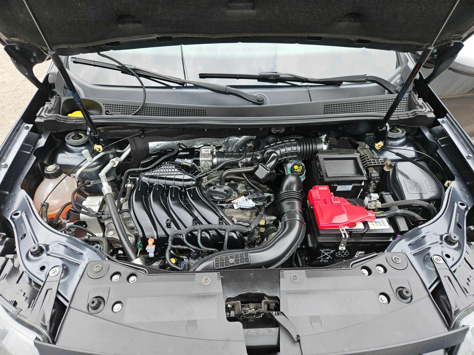 Dacia Duster 1.6i/GPL/115k.c/LED/ACC/NAVI/КАМЕРА/БЛУТУТ/EURO 6B, снимка 8 - Автомобили и джипове - 56161479