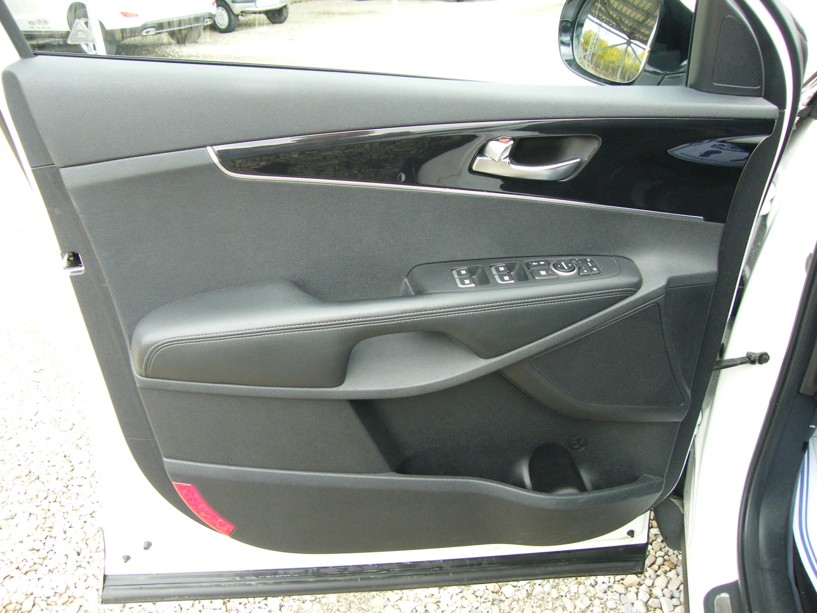Kia Sorento 2.0 CRDI 4x4 NAVI EURO 6 | Mobile.bg � ����������� 7