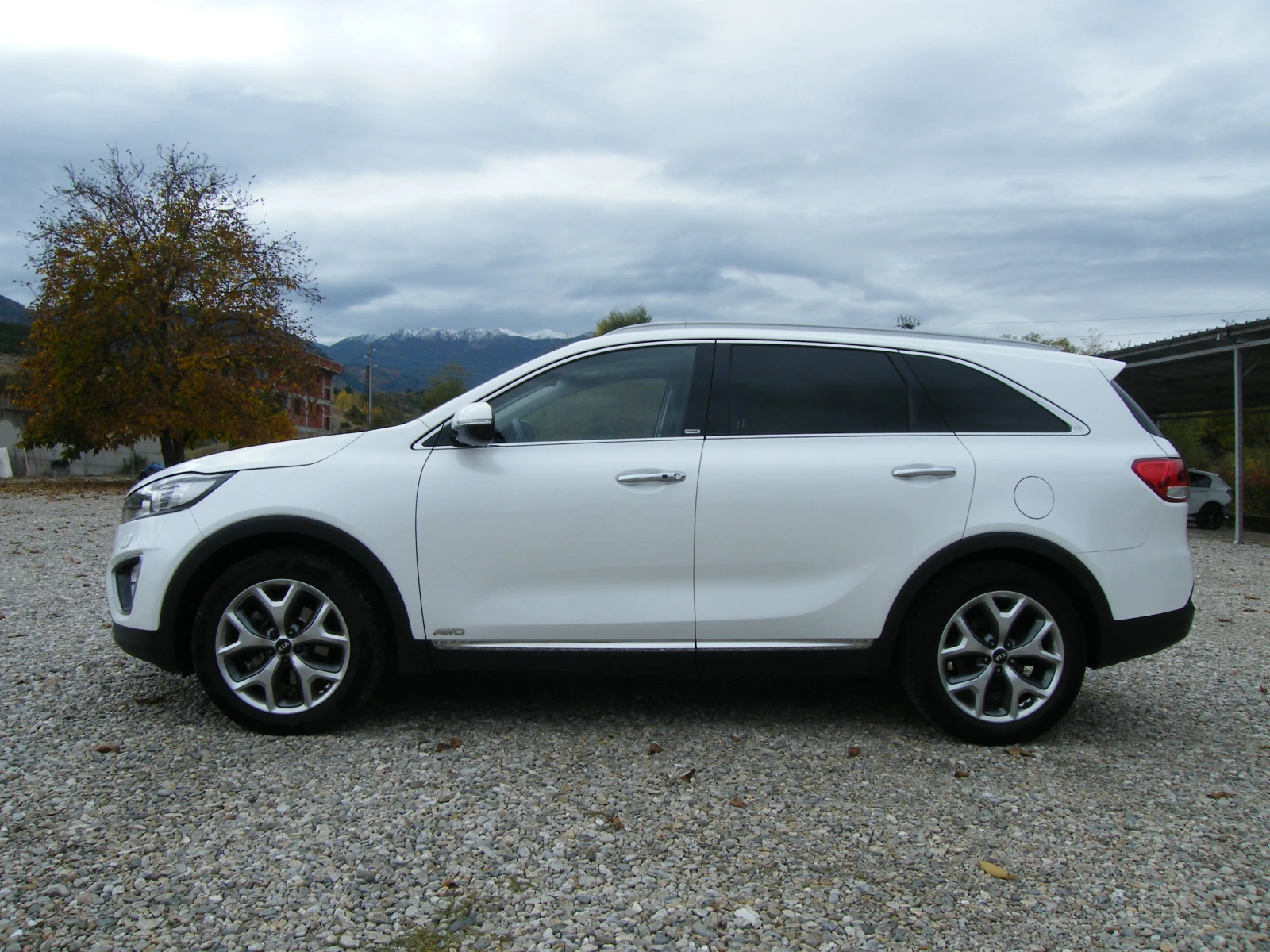 Kia Sorento 2.0 CRDI 4x4 NAVI EURO 6 | Mobile.bg � ����������� 6