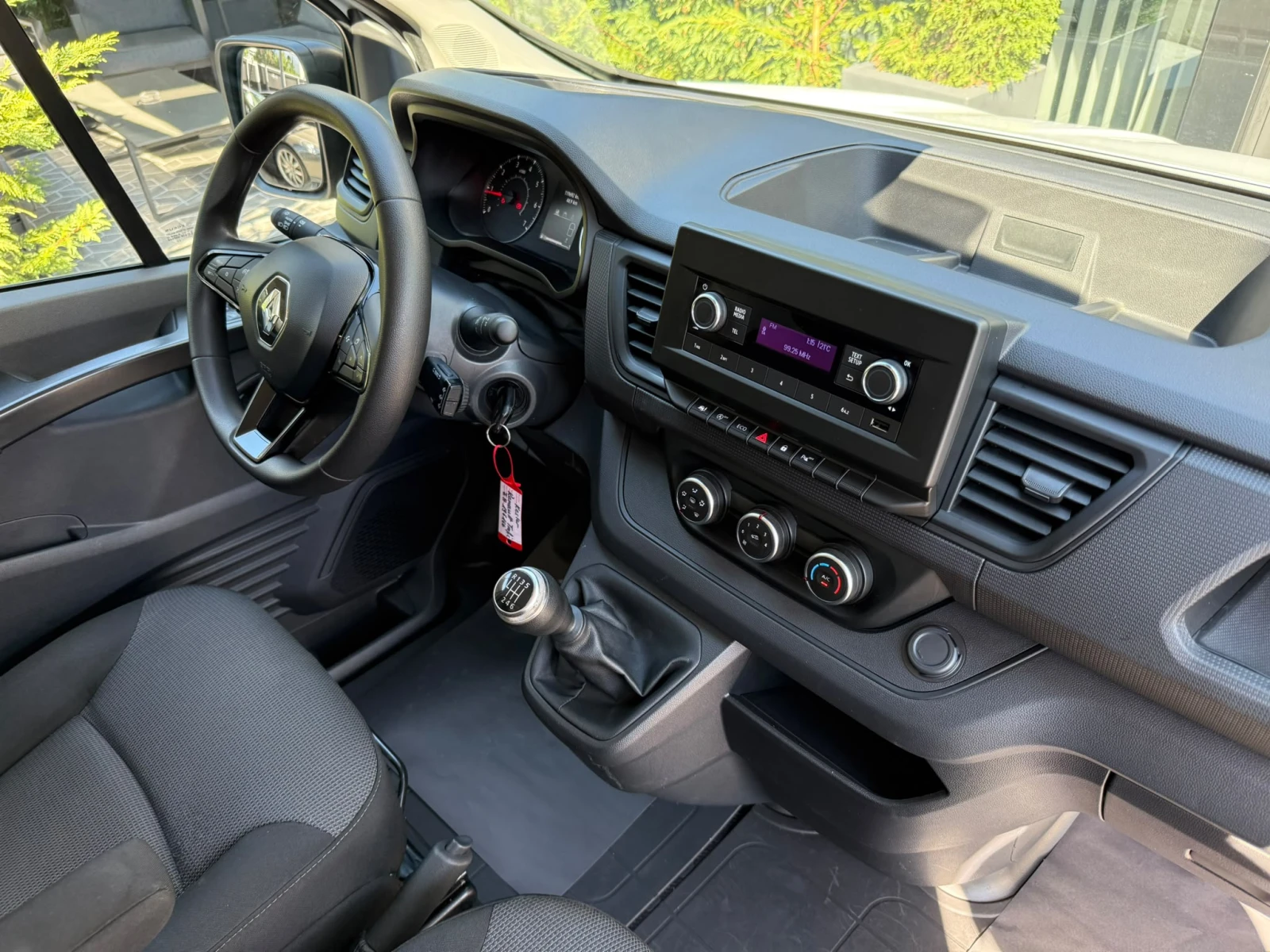 Renault Trafic 2.0 110DCI, снимка 13 - Бусове и автобуси - 55673406