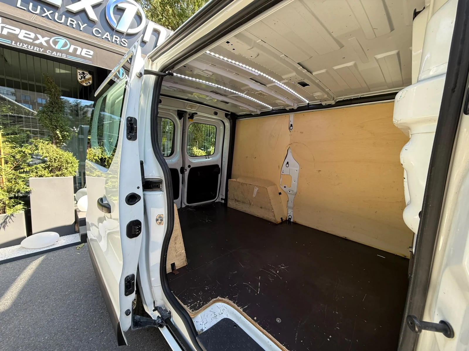 Renault Trafic 2.0 110DCI, снимка 15 - Бусове и автобуси - 55673406