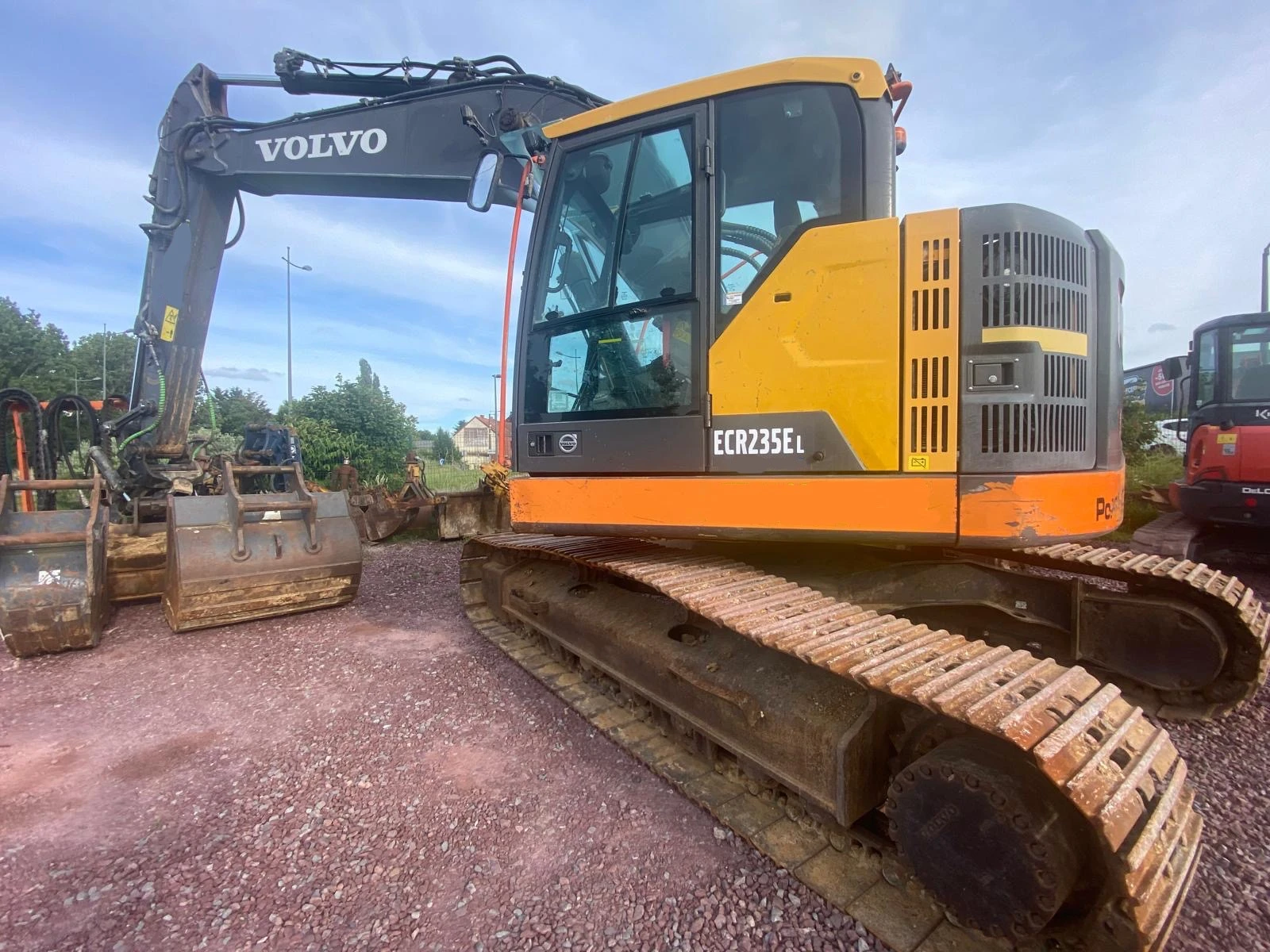 Багер Volvo ECR 235 EL - 3 БРОЯ КОФИ ЛИЗИНГ - изображение 2