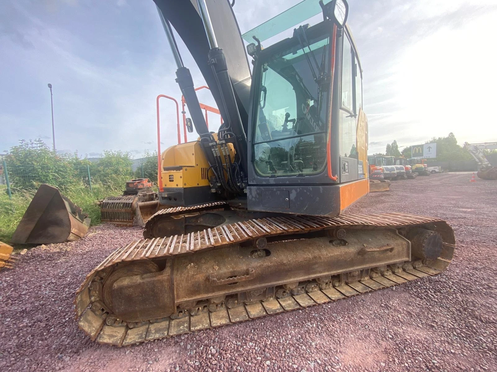 Багер Volvo ECR 235 EL - 3 БРОЯ КОФИ ЛИЗИНГ - изображение 3