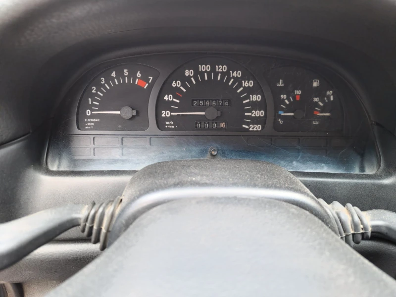 Opel Vectra 1.6I, снимка 8 - Автомобили и джипове - 49046222