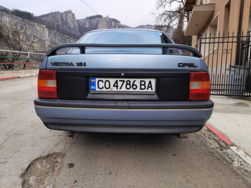 Opel Vectra 1.6I, снимка 13 - Автомобили и джипове - 49046222