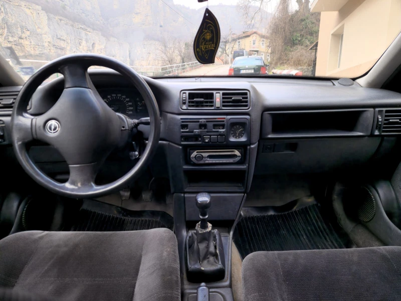 Opel Vectra 1.6I, снимка 10 - Автомобили и джипове - 49046222