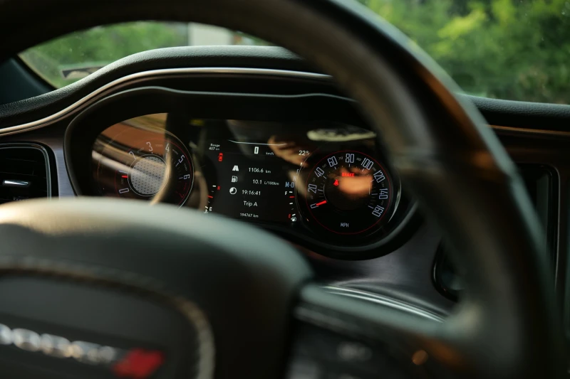 Dodge Challenger 3.6 FULL екстри, снимка 12 - Автомобили и джипове - 52140504