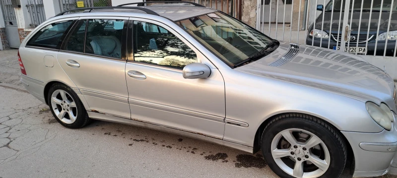 Mercedes-Benz C 220, снимка 3 - Автомобили и джипове - 52434284