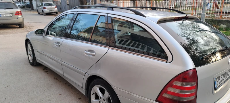 Mercedes-Benz C 220, снимка 4 - Автомобили и джипове - 52434284