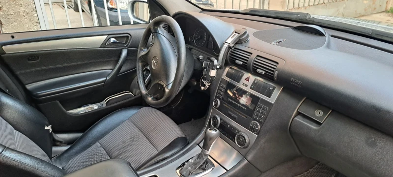 Mercedes-Benz C 220, снимка 6 - Автомобили и джипове - 52434284
