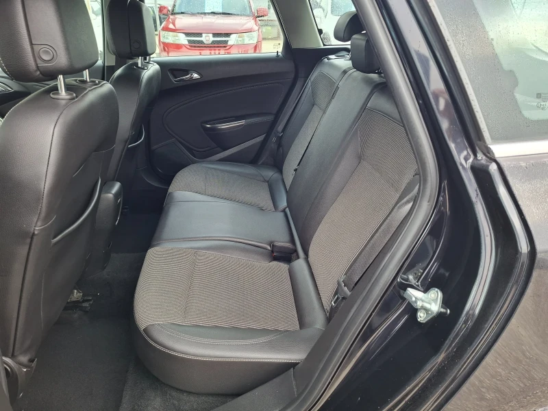 Opel Astra 1, 4 i Sport Tourer, снимка 11 - Автомобили и джипове - 52889479