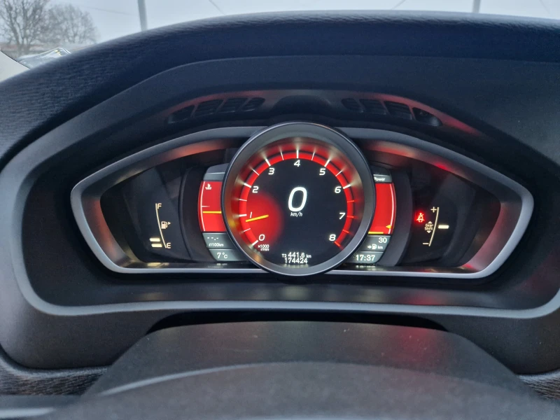 Volvo V40 T3 1.6TURBO* CAMERA* NAVI* PDC* LED* TOP AUTO, снимка 15 - Автомобили и джипове - 53447487