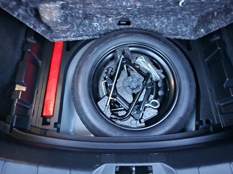 Volvo V40 T3 1.6TURBO* CAMERA* NAVI* PDC* LED* TOP AUTO, снимка 12 - Автомобили и джипове - 53447487