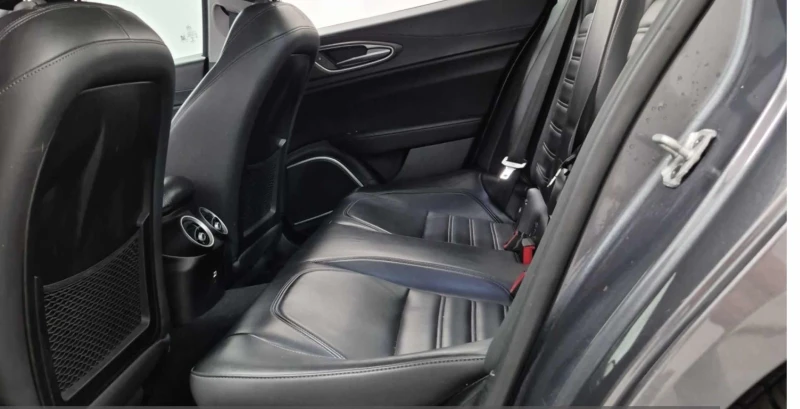 Alfa Romeo Giulia Ti Lusso, снимка 10 - Автомобили и джипове - 53493349