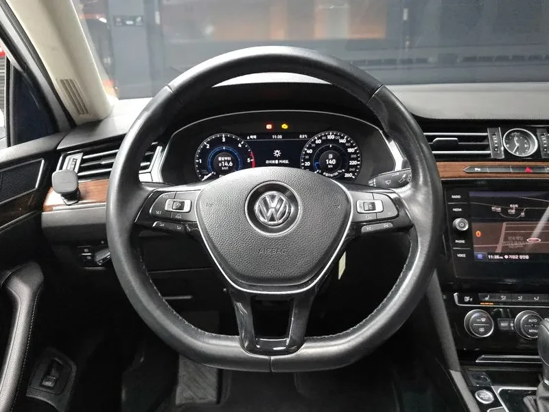 VW Passat 2.0 TDI, снимка 13 - Автомобили и джипове - 54299804