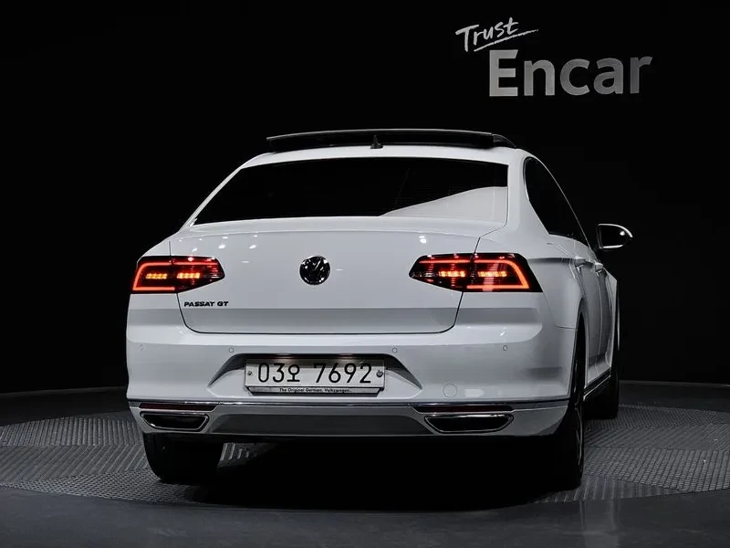 VW Passat 2.0 TDI, снимка 4 - Автомобили и джипове - 54299804