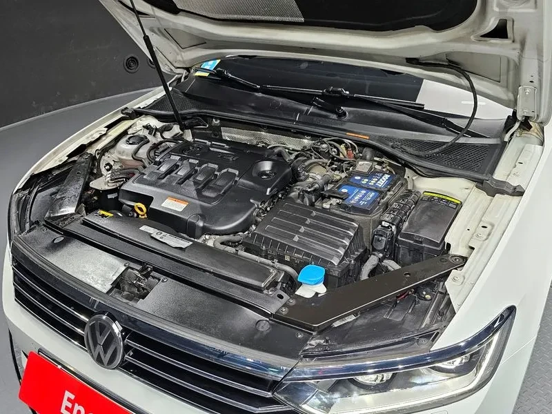 VW Passat 2.0 TDI, снимка 6 - Автомобили и джипове - 54299804