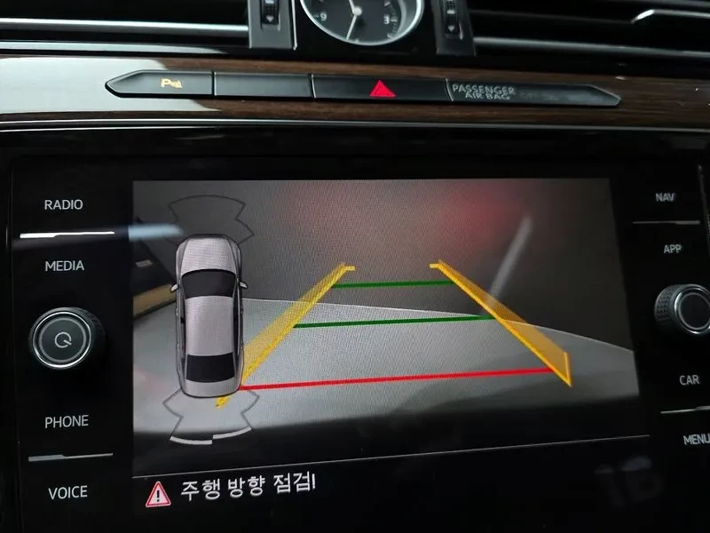 VW Passat 2.0 TDI, снимка 14 - Автомобили и джипове - 54299804