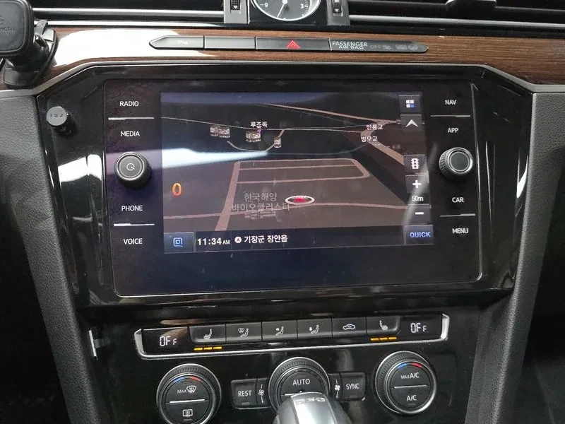 VW Passat 2.0 TDI, снимка 16 - Автомобили и джипове - 54299804