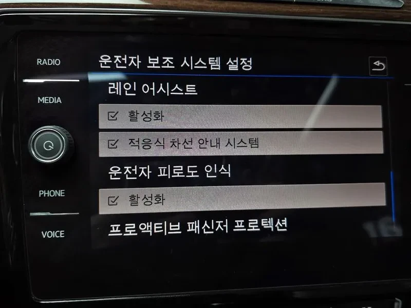 VW Passat 2.0 TDI, снимка 15 - Автомобили и джипове - 54299804