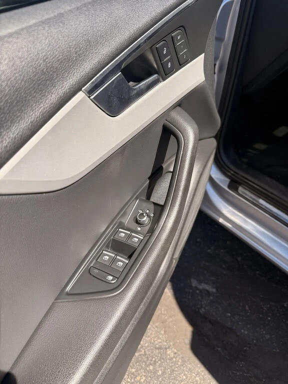 Audi A4 * ПАНО* KEYLESS* Camera* ПОДГРЕВ* LED* , снимка 11 - Автомобили и джипове - 55624460