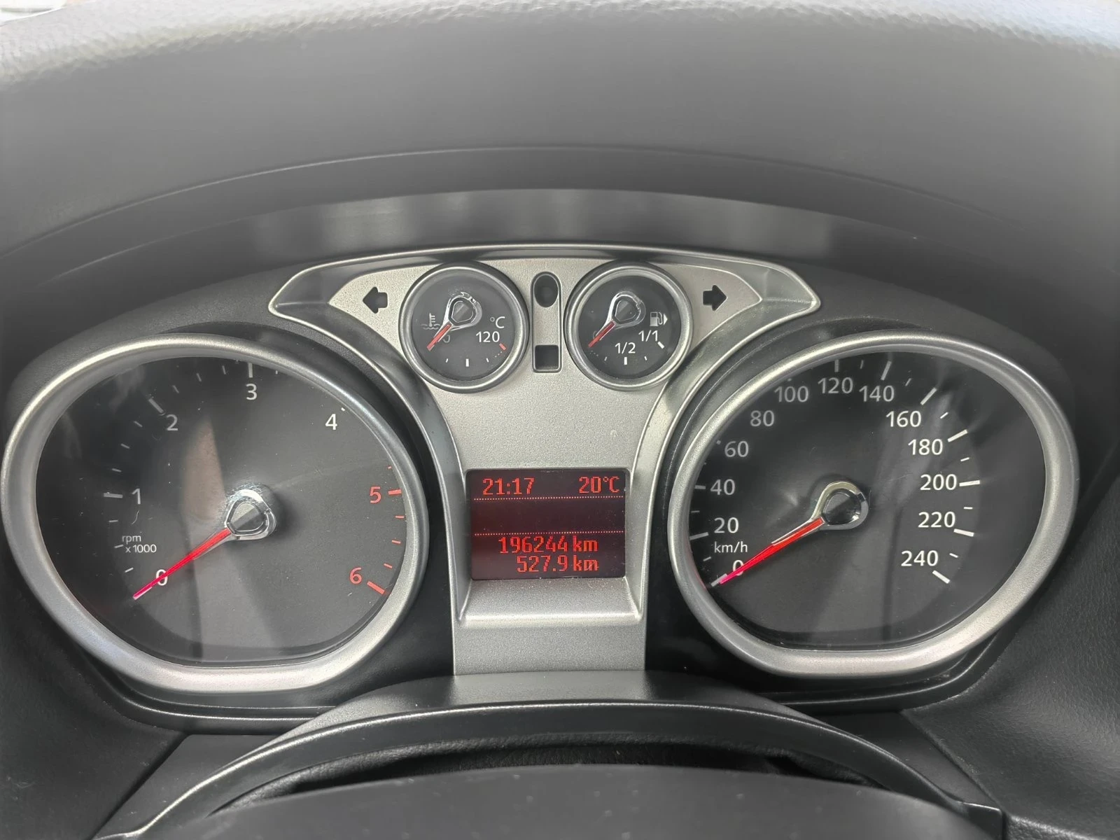 Ford Focus 1.6TD - изображение 9