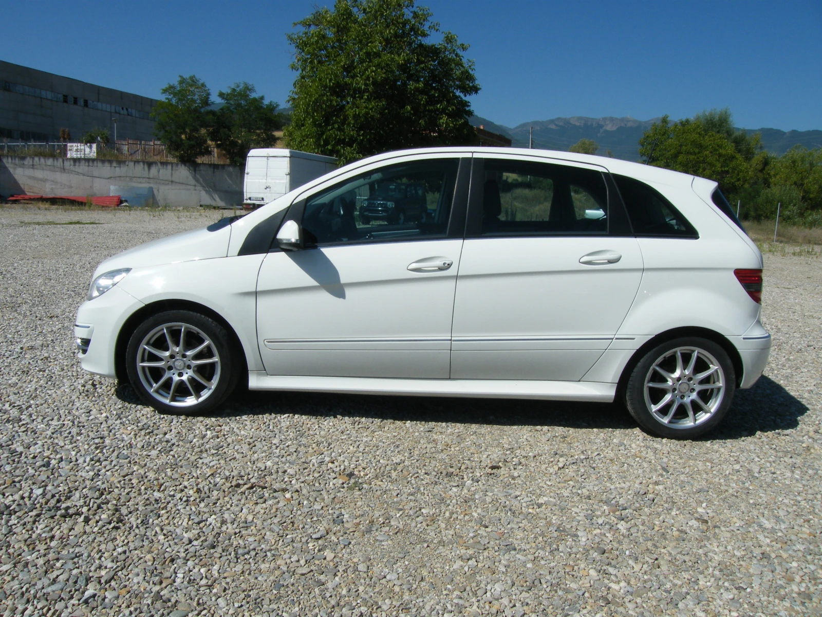 Mercedes-Benz B 200 2.0 - изображение 2