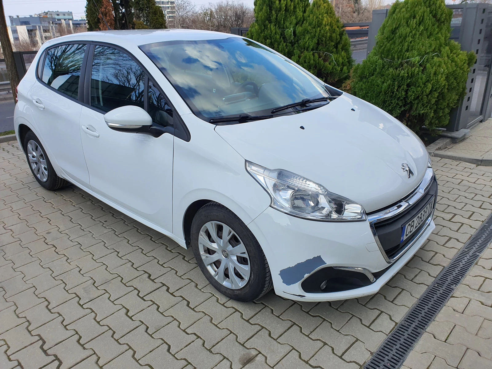 Peugeot 208 1.6 HDI, снимка 2 - Автомобили и джипове - 53844581