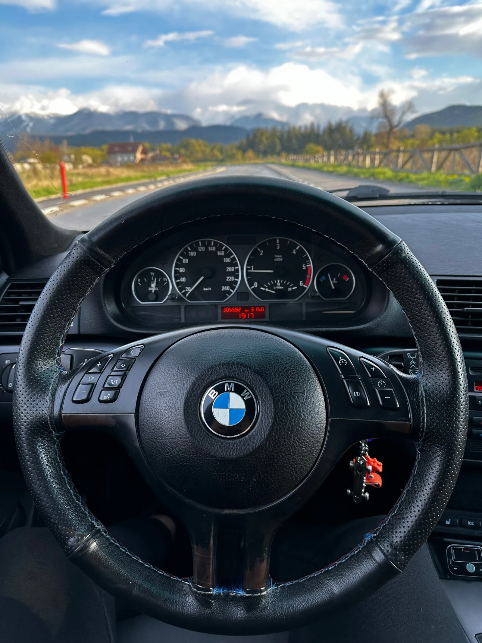 BMW 320, снимка 14 - Автомобили и джипове - 54392634
