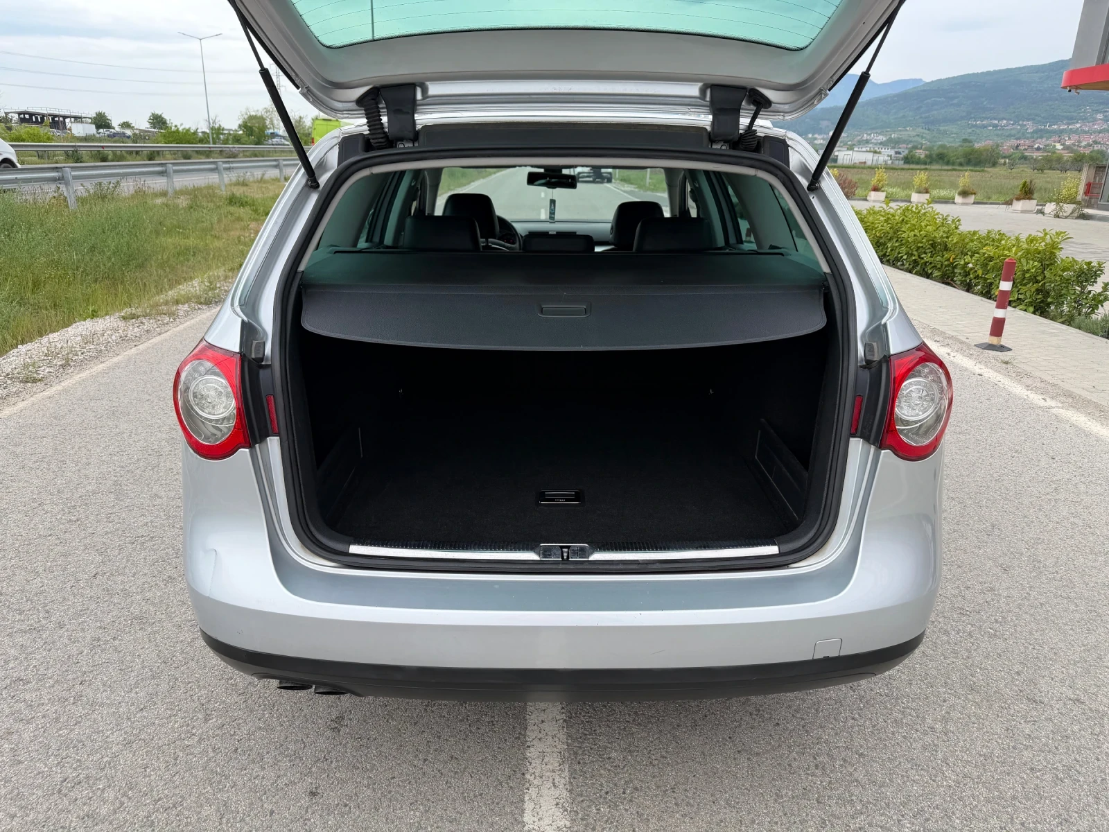 VW Passat 2.0tdi/Сервизна история/Highline, снимка 9 - Автомобили и джипове - 54459647