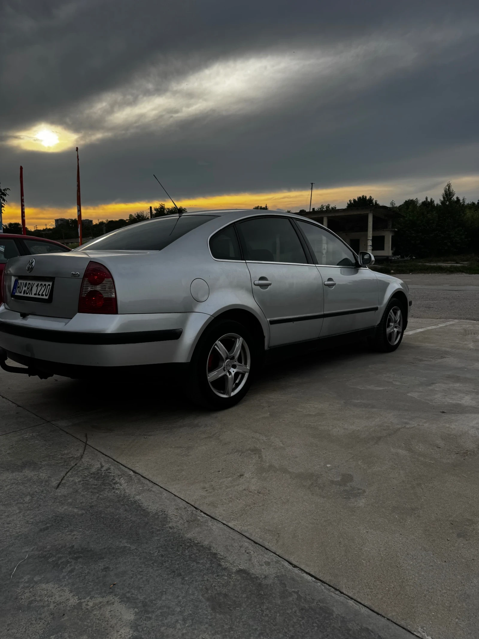 VW Passat 2.0 i Family Klimatronik, снимка 6 - Автомобили и джипове - 54873517