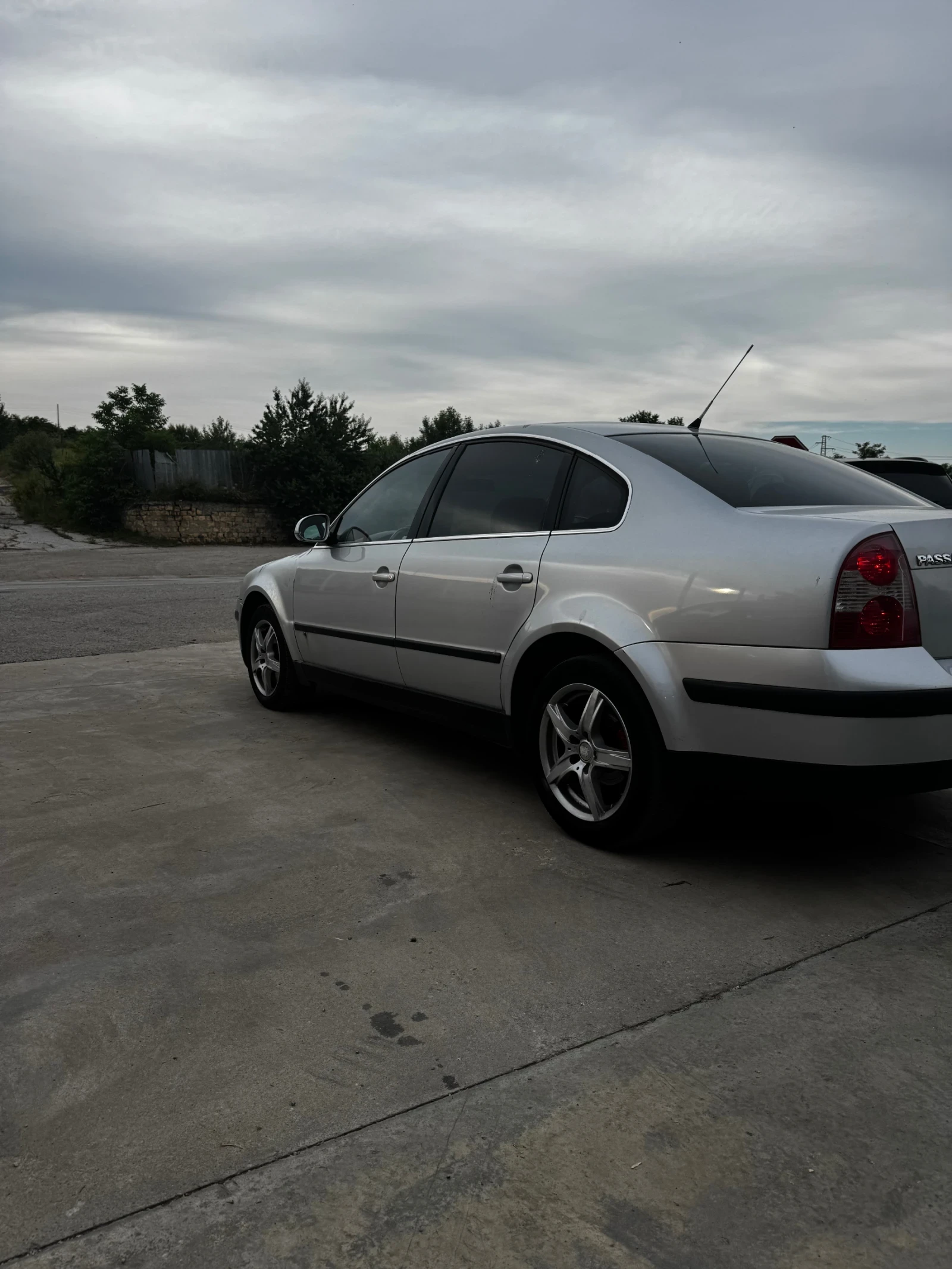 VW Passat 2.0 i Family Klimatronik, снимка 3 - Автомобили и джипове - 54873517